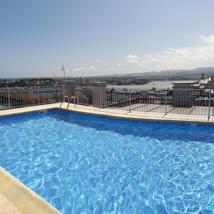 Atico Con Terraza Y Piscina Comunitaria Apartman Ribadeo Kültér fotó